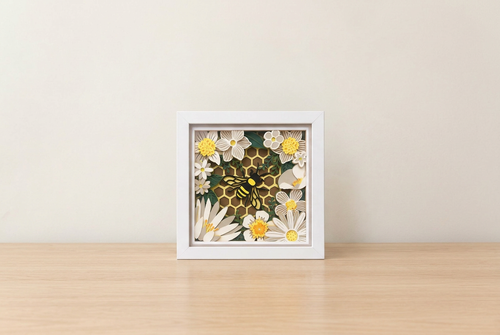 Landscape bee-and-daisy hero image